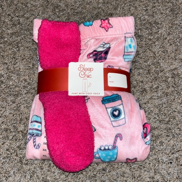 Sleep Chic brand new cozy pants and fuzzy socks - Picture 1 of 4